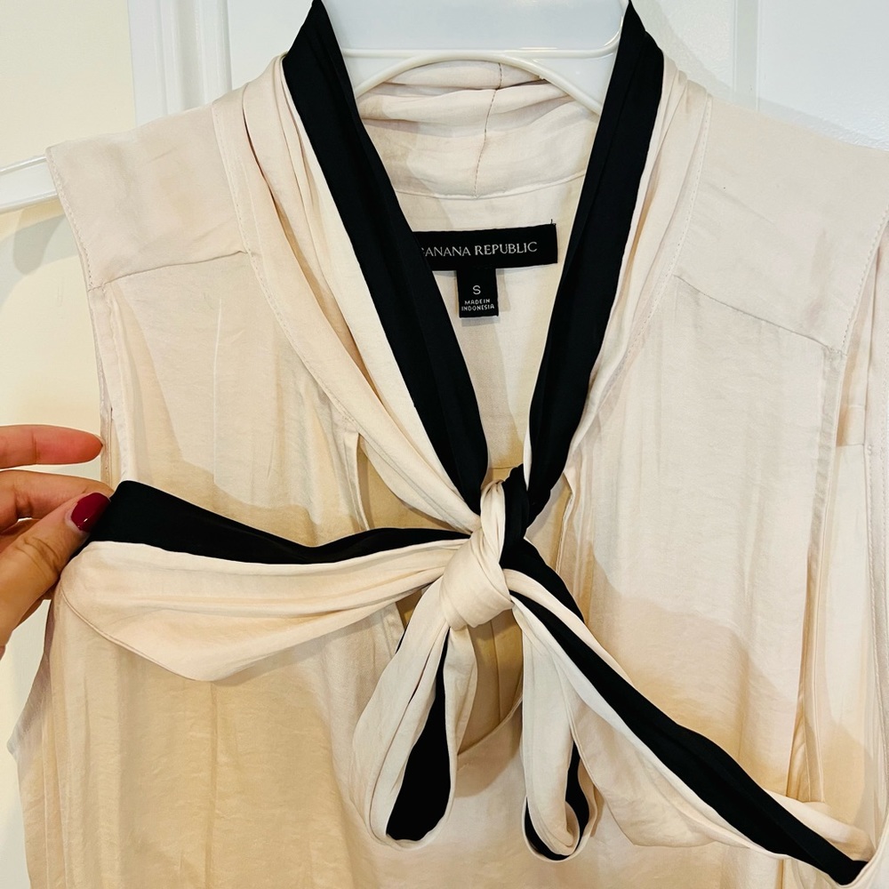 Banana Republic Bow-tie Blouse - White & Black, Size S
